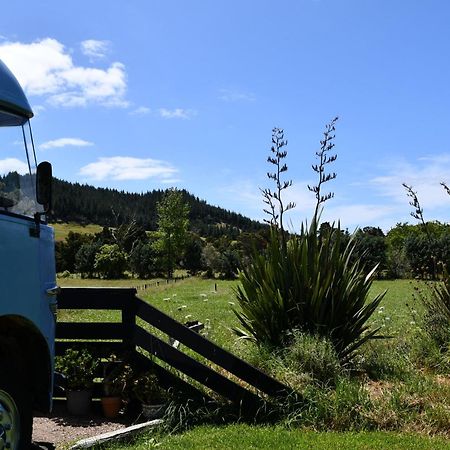 Evi The School Bus At Oromahoe Downs Farm Puketona Exterior foto